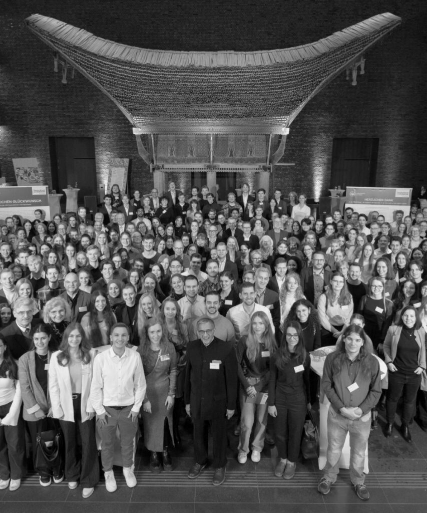 Gruppenbild bei einem Get Together des Stipendienprogramms im Rautenstrauch-Joest-Museum
